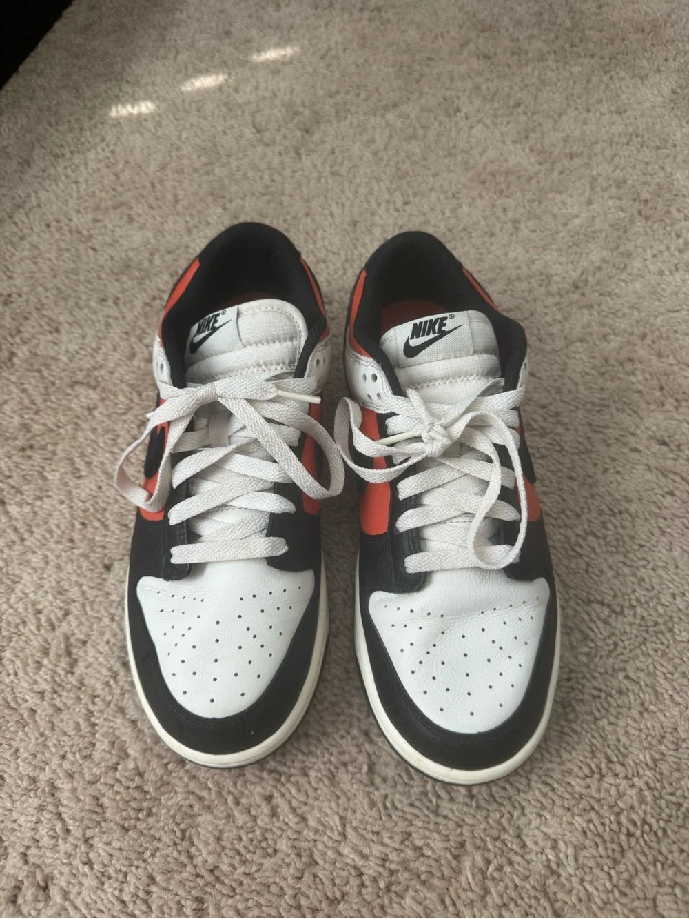 Nike Low-Top Sneakers in White, Black & Red-Orange